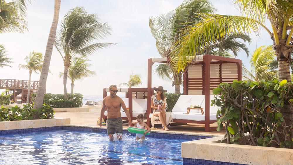 Hyatt-Ziva-Cancun-Pool-Cabana-Family-Experience-3-1000x563 - Cuando el Caribe nos acompaña