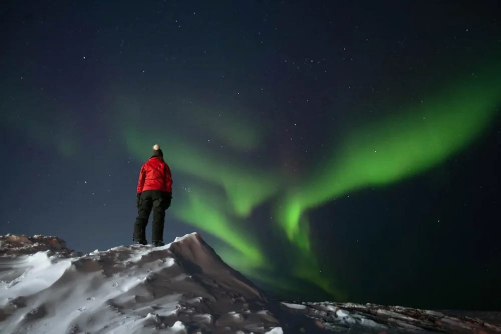 TAL-northern-lights-churchill-manitoba-canada-CHURCHILL1222-03e00d7a0a4e415eb723f0c1d039665a-1000x667 - Este remoto pueblo de Canadá es uno de los mejores lugares para ver auroras boreales, osos polares y ballenas beluga