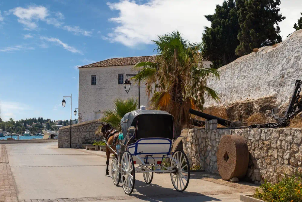 TAL-plan-your-stay-ALISTPOSTCHRISTOS0926-d99cb9dc75bf4bf08b16d0842ed8d4b2-1000x667 - Esta encantadora isla griega es la alternativa perfecta a Atenas: así puedes planear un viaje