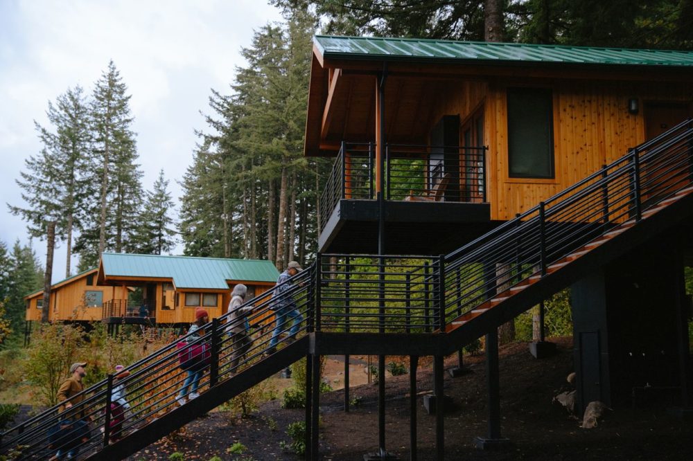 TAL-skamania-lodge-STEVENSONWA0226-d700436bf89449ab95aed12c853db6dd-1000x666 - Casas del árbol, aguas termales y montañas: descubre este pequeño destino a una hora de Portland
